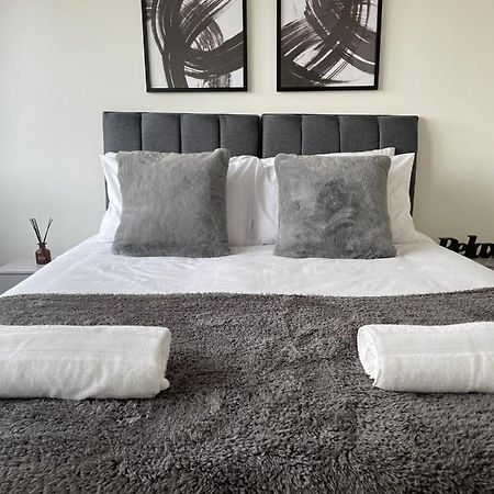 Premier Suite- Bedford City Centre With Free Gym & Parking מראה חיצוני תמונה