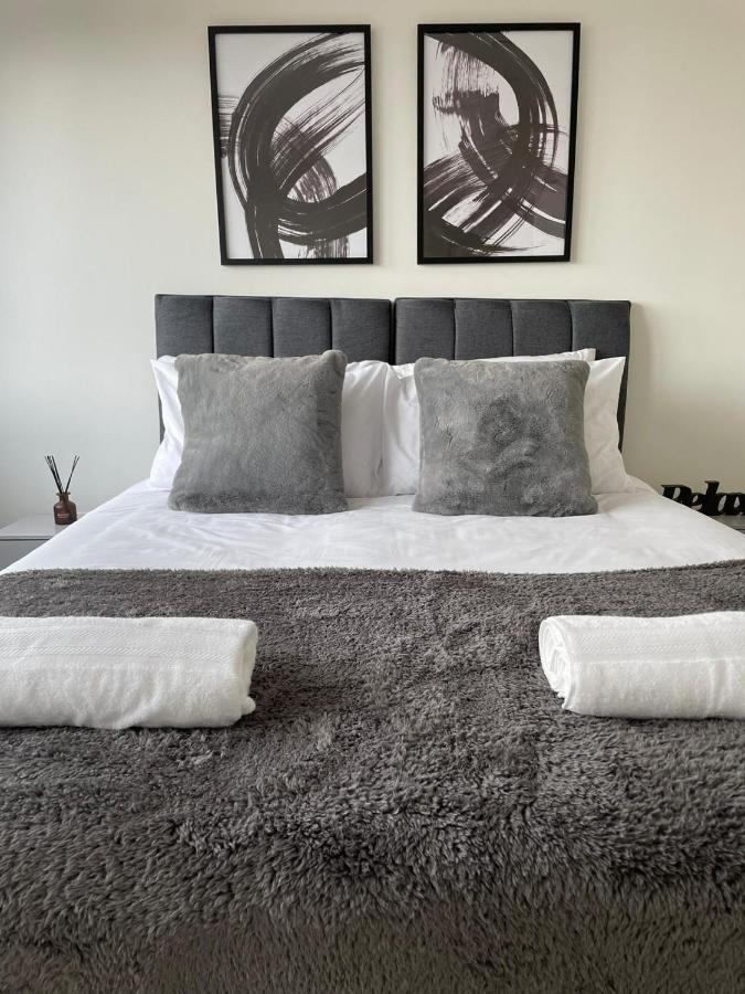 Premier Suite- Bedford City Centre With Free Gym & Parking מראה חיצוני תמונה